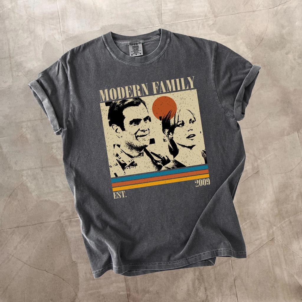 Modern Family Shirt Retro TV Show Tshirt Printed Pattern Tshirt Gift for Fans Unisexs and Womens Tshirt
