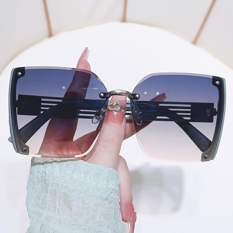 Korean Sunglasses Large Square Gradient Sunglasses for Women Men Fashion Rimless Sunglasses
