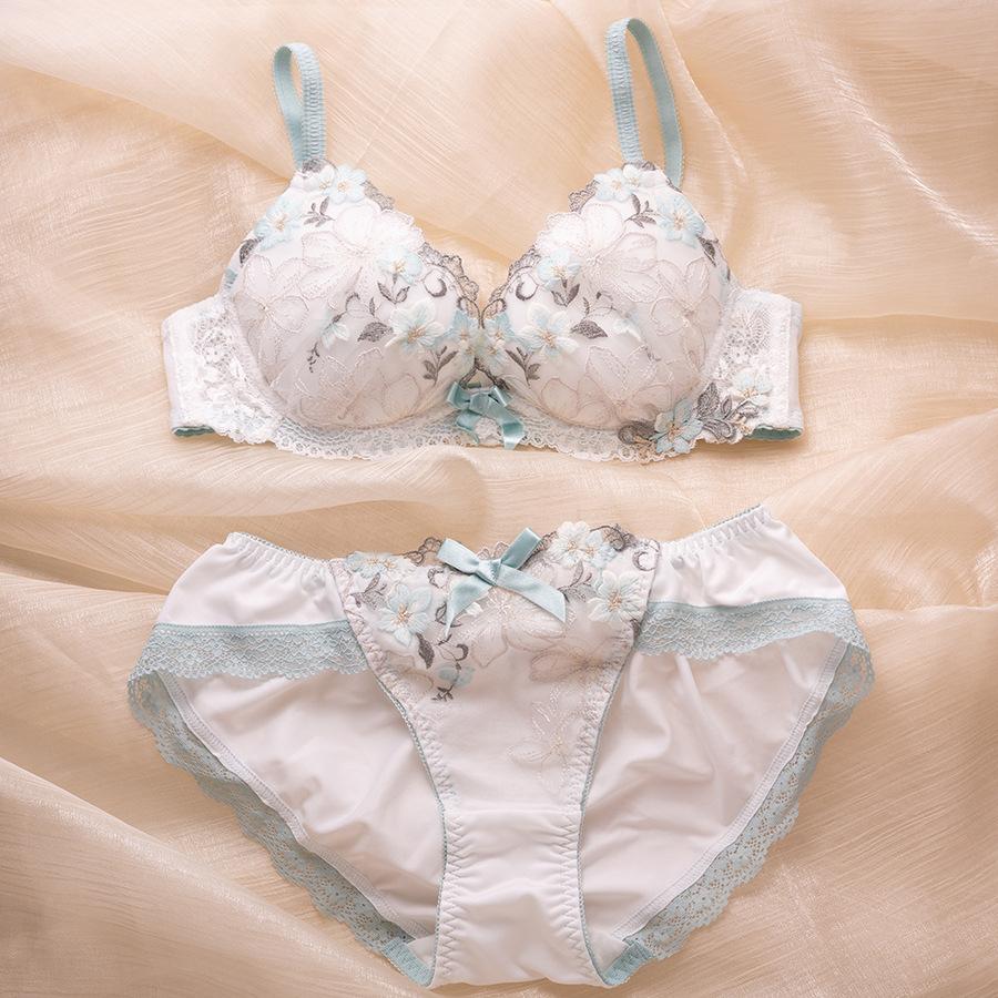 Japanese girl thin embroidered low chicken heart bra set gathered round chest underwear bra large size