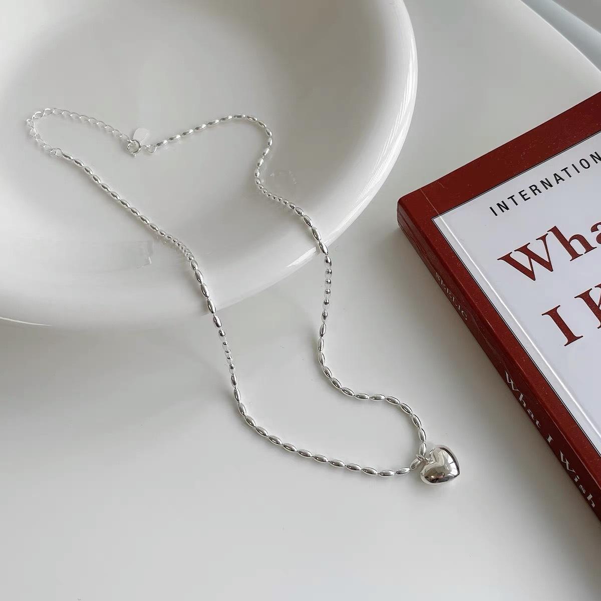 Japanese and Korean style rice grain love necklace female sweet simple design temperament niche retro heart-shaped light luxury jewelry
