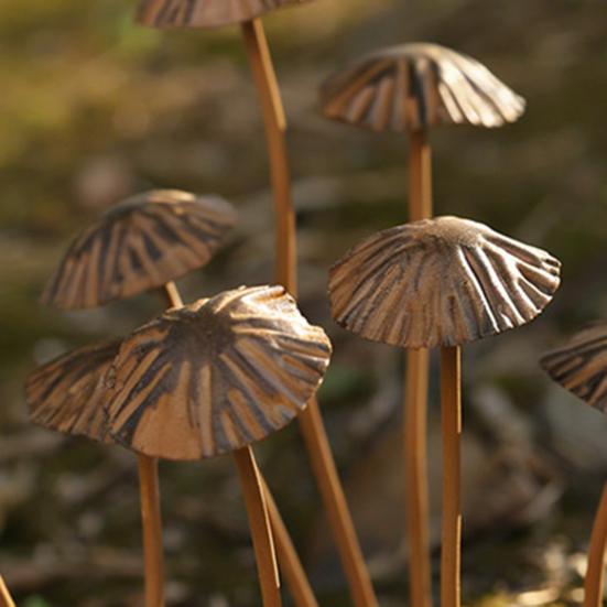 1/5/6/8/10Pcs Wrought Iron Mushroom Decoration Set Lightweight Stable Structure Desk Ornament Garden Home Decor