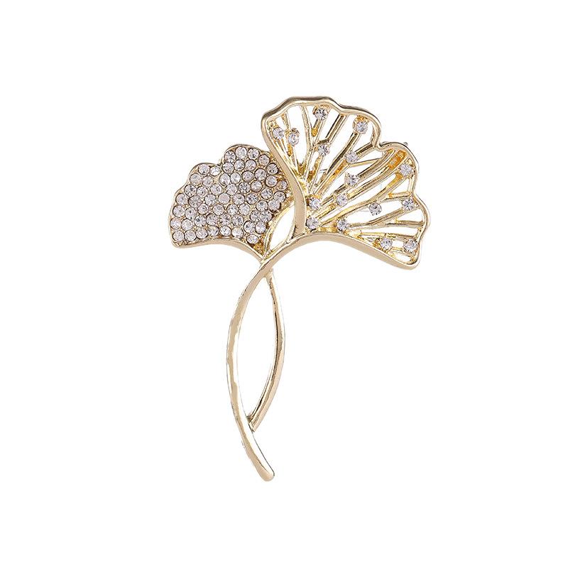 High-end Water Brooch for Women's Cardigan, Elegant Corsage, Marquise Pearl Anti-exposure Pin