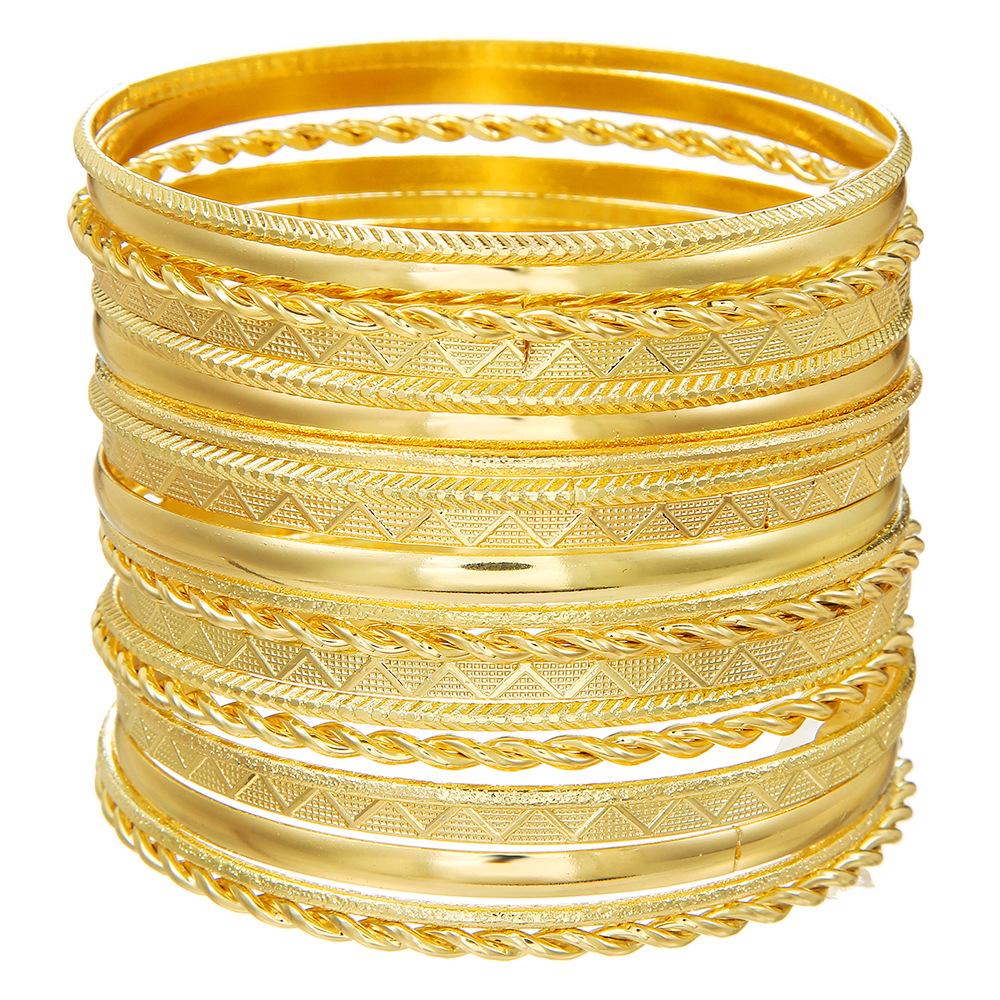 European-American Retro Snake-Shaped Alloy Bangle: Women's Exaggerated Twisted Wrap Animal Bracelet Armlet Cuff.