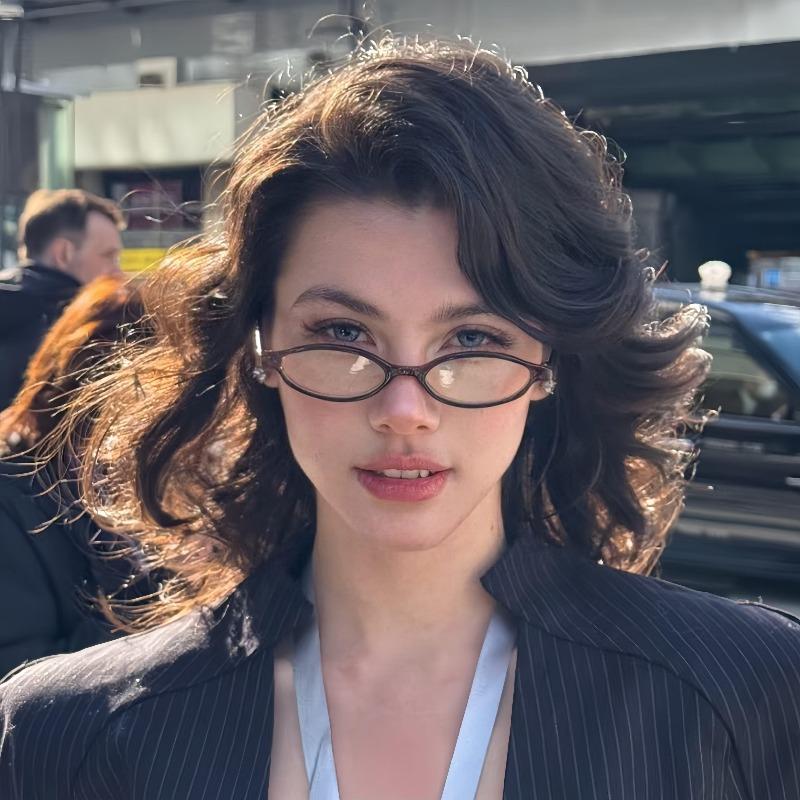 Women's Oval Glasses Are Lightweight and Sturdy Suitable for Daily Office and Formal Occasions