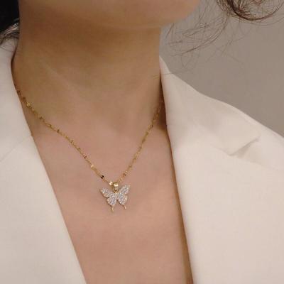 Collana a farfalla lucida Collana a catena con colletto a pendente dorato squisito