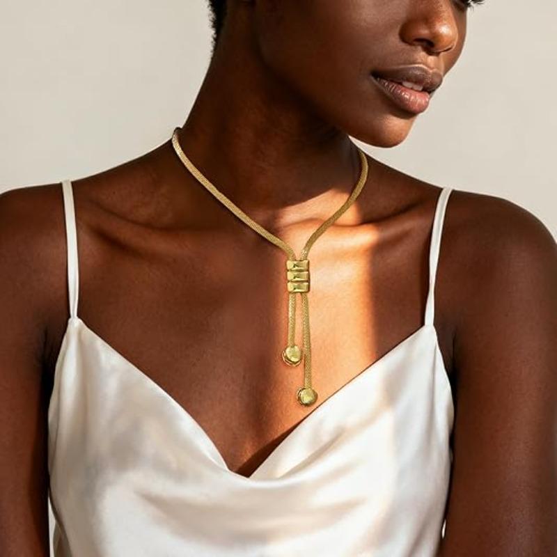 Set di gioielli stile europeo e americano, collana lunga placcata oro 18 carati, orecchini geometrici con nappe, braccialetto versatile e di nicchia per donna
