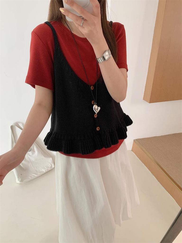 Korean Style V-neck Knit Camisole: Slimming Sleeveless Layering Vest for Spring & Autumn