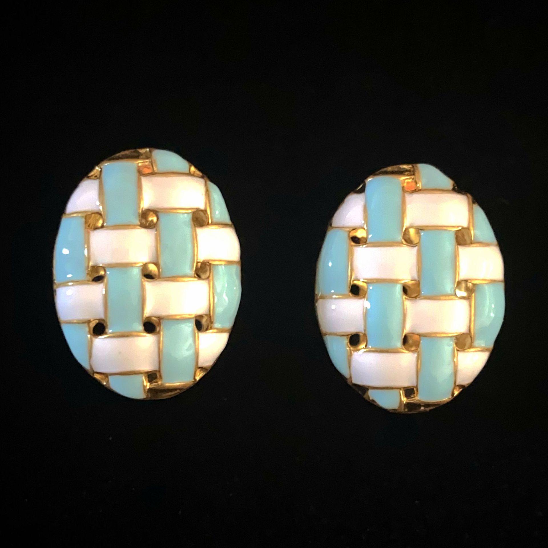 

Vintage Geometric Blue & White Checkered Stud Earrings – Retro Women s Hot Seller