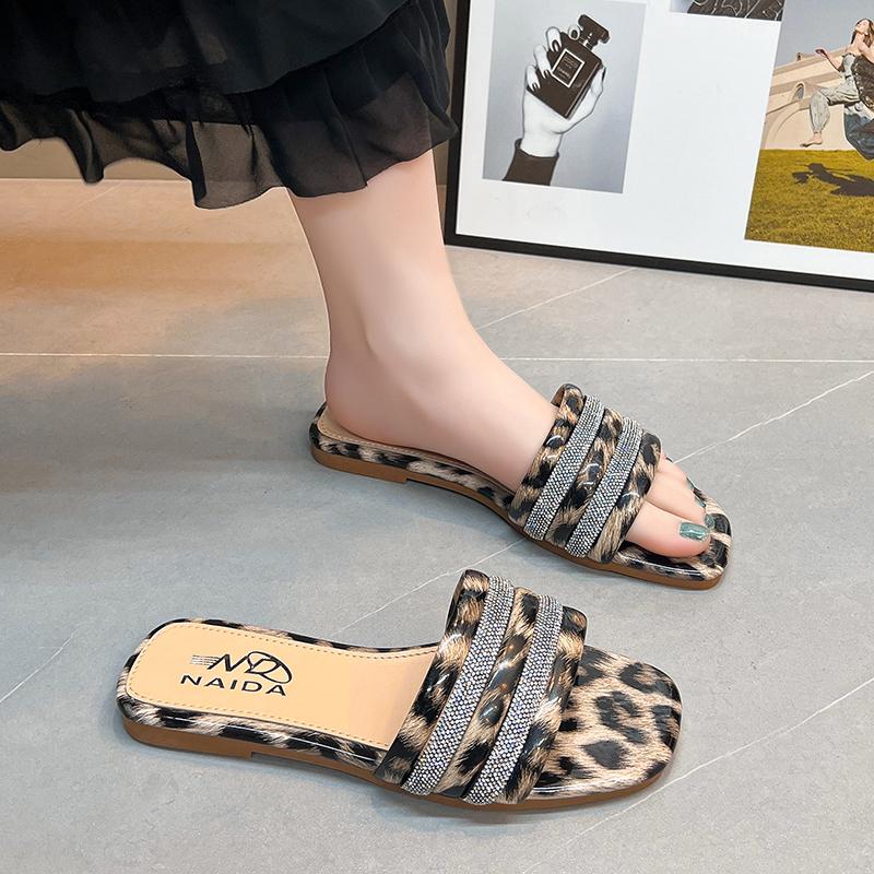 Mode Damen Sandalen Flache Pantoletten Schuhe Neu Sommer Luxus Kristall Gürtel Lässige Hausschuhe Leopard Designer Strand Damen Schuhwerk Große Größe
