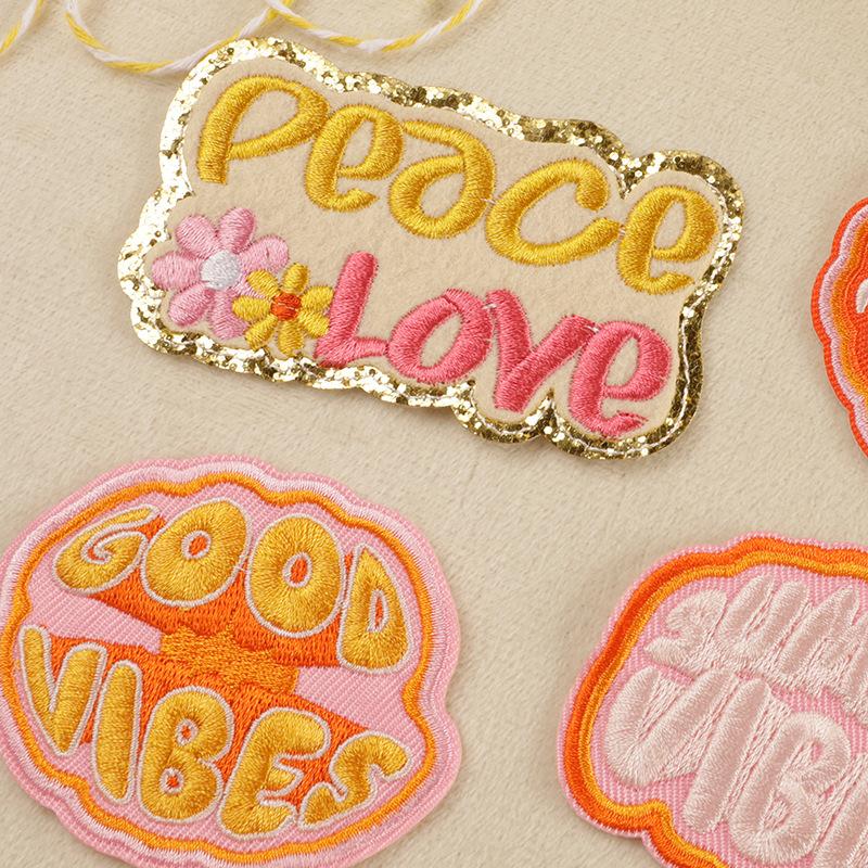 Chenier nakış etiket giyim aksesuarları kelebek İngilizce havlu nakışı nakış etiket ayakkabı ve şapka çanta aksesuarları rozet kumaş etiket