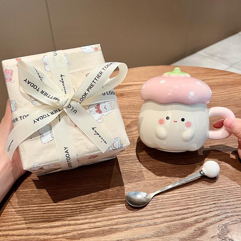 Girly Heart Birthday Gift Cute Strawberry Mark Water Cup Couple Ceramic Cup with Lid Spoon Office Coffee Cup