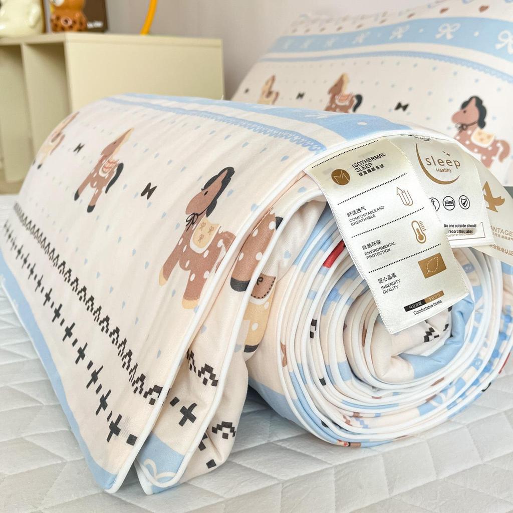Soft and Breathable Milk Silk Cotton Summer Quilt, Machine Washable, Skin-Friendly, Ideal for Student Dormitory or Air-Conditioning Use