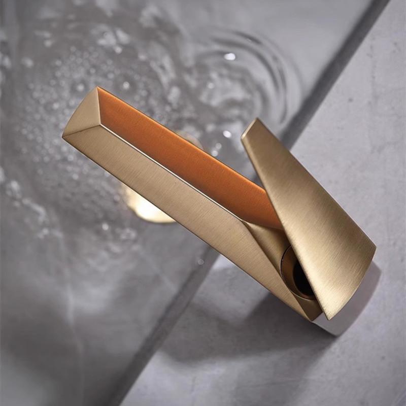 Brush Gold Basin Faucet Bathroom Single Lever Hot and Cold Sink Lead Free Mixer Tap Faucet Solid Brass Basin Lavtory Faucet