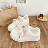 College-Stil Nische Lässig Vielseitige Board-Schuhe Damen Herbst Neu Dicke Sohle Hoher Wert Weiße Schuhe Brotschuhe