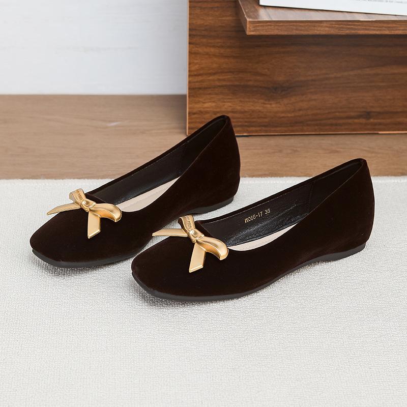 

W066-17 French bow square head light mouth single shoes women s 2025 autumn and winter new models with skirt ladyshoes lazy shoes 40 коричневий