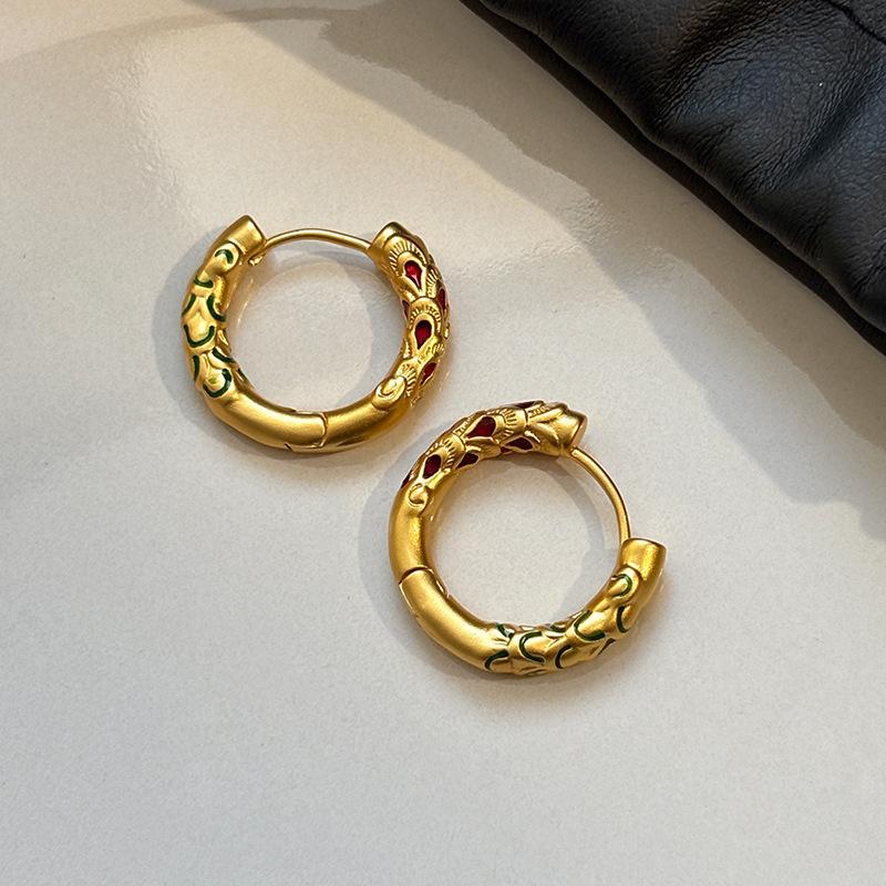 Real gold electroplating matte gold contrasting color earrings women s niche design light luxury ear buckle fashion temperament versatile earrings
