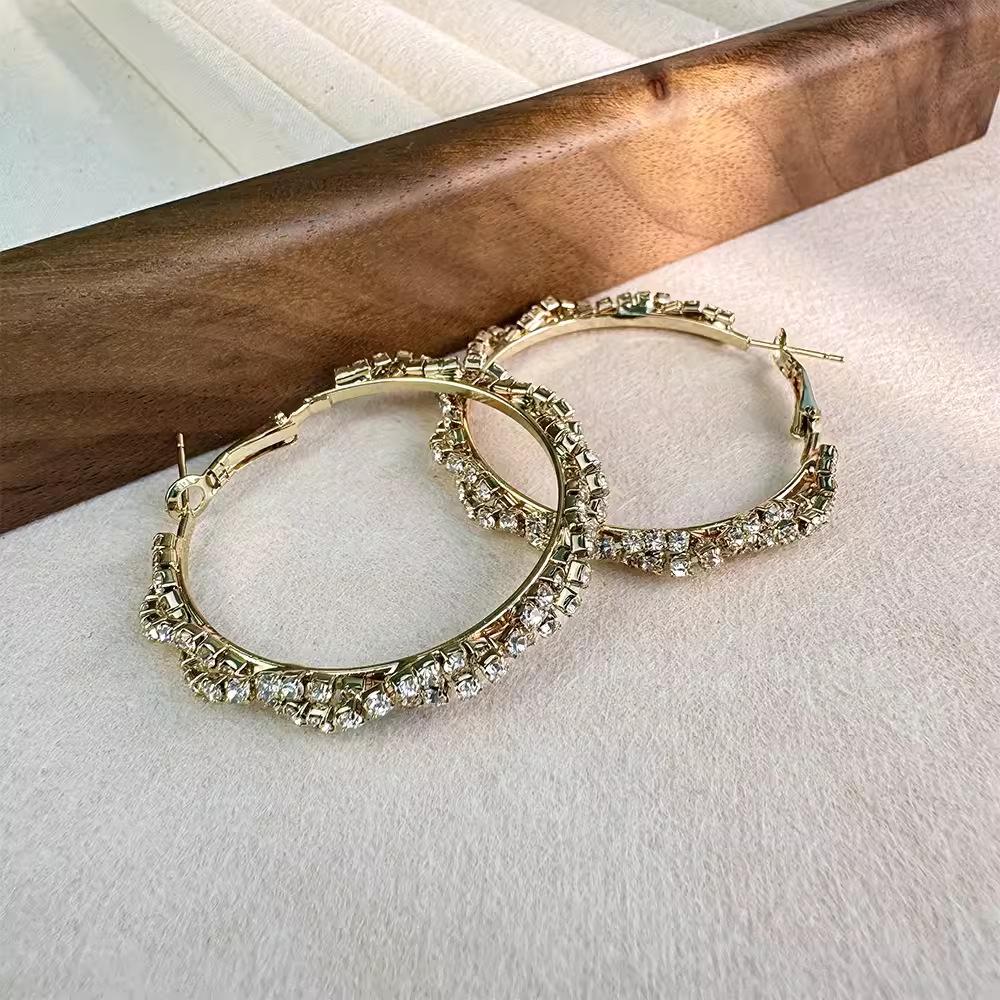 

Золотые серьги премиум-класса со стразами, блестящий темперамент, трендовые повседневные модные серьги-гвоздики, серьги.