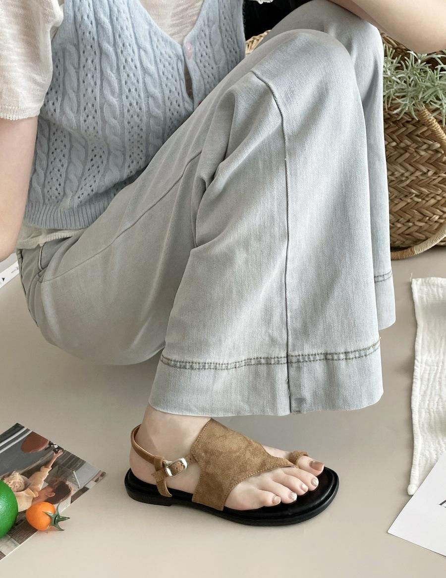 

Korean version of retro toe slippers for women s summer wear 2025 new niche flat-bottomed soft-soled beach cool back strap shoes 39 коричневый