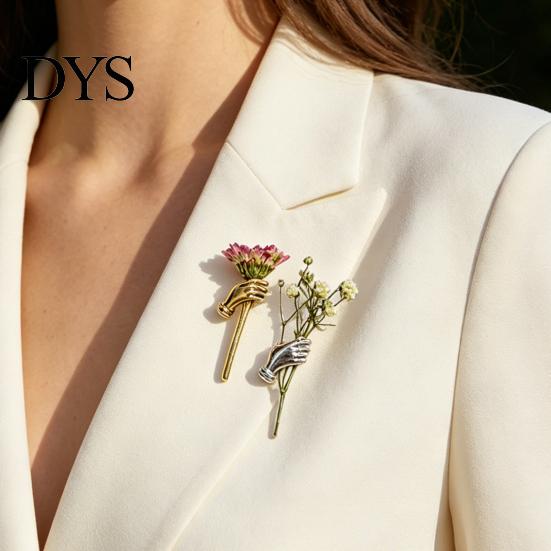 Commuting Party Brooch Pin Fresh Flowers Compact Alloy Flower Holder Vintage Hand-Shaped Suits Dresses Shirts Versatile Badge Accessory