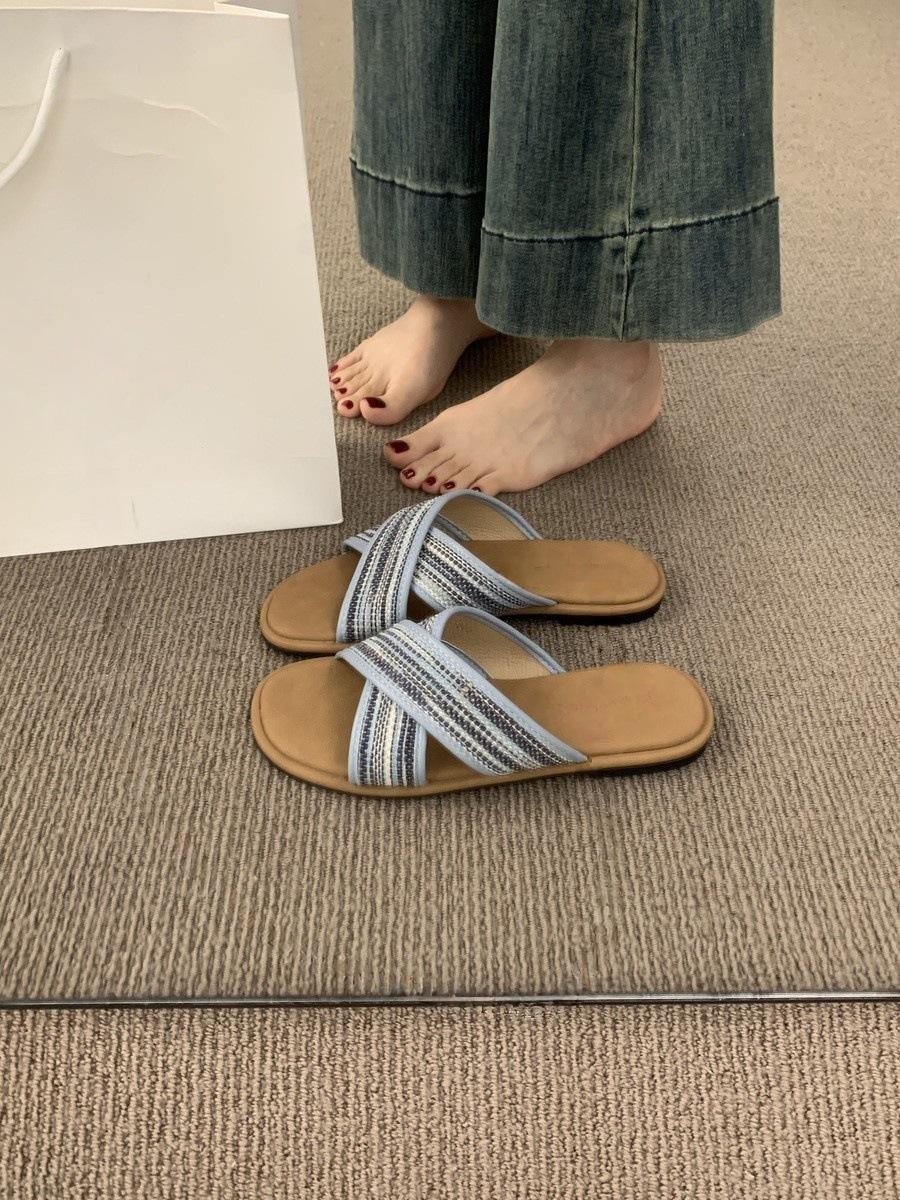 

Fashion casual cross-band flat-bottomed slippers women s summer wear 2025 new with skirt fairy wind beach cool slippers 40