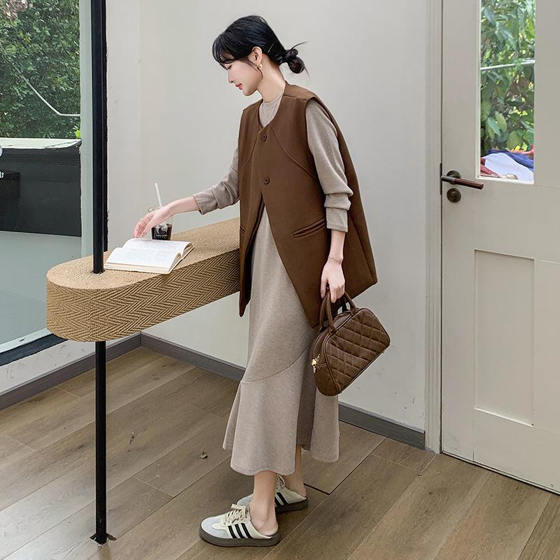 

Autumn 2025 Women s Age-Defying Sweatshirt & Fishtail Dress Set M