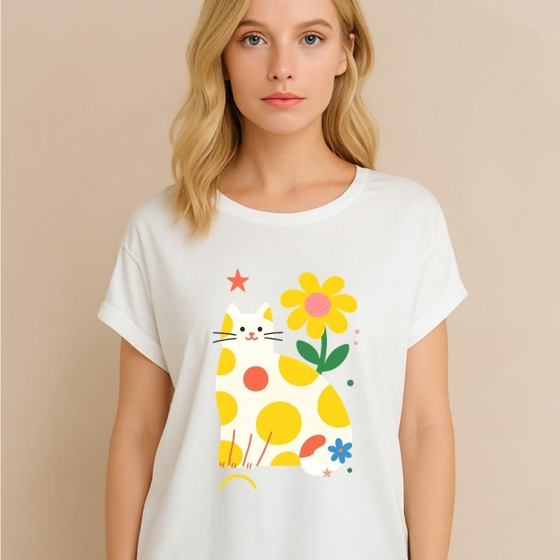 

Casual Short-Sleeve T-Shirt Featuring an Adorable Animal Design And a Round Neck. Trendy Attire for Women Suitable for Any Season. S белый