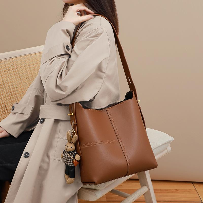 Bucket Bag for Women's New Genuine Leather Women's Bag Autumn and Winter One-shoulder Crossbody Large Capacity Commuting Toy Bag