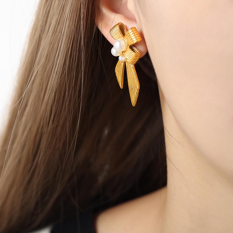 New Geometric Bow Pearl Earrings in 18K Gold-Plated Titanium Steel