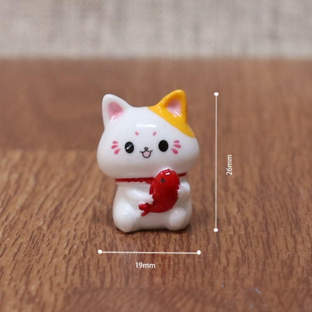 Mini Lucky Cat Car Ornaments Cute Simple Fortune Cat Figurines Realistic Lovely Cat Micro Landscape Ornament Automotive Interior