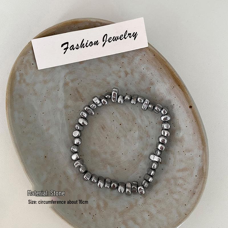 Černý a šedý korálkový náramek: Retro čínský styl pro ženy - Trend jaro/léto 2023