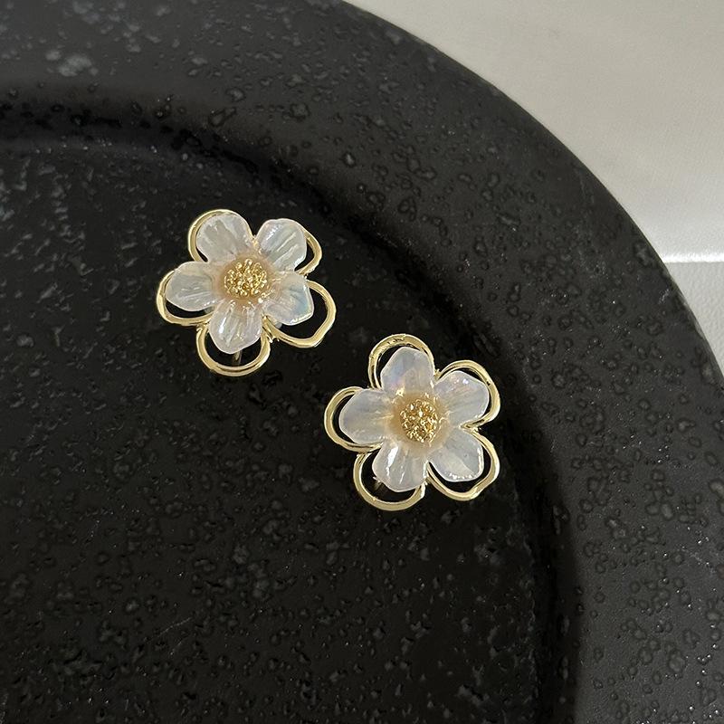 Korean Style Retro Pearl Ear Clip for Women - Mosquito Coil Holder, No Piercing, High-End, Fashionable and Versatile Luxury Earrings