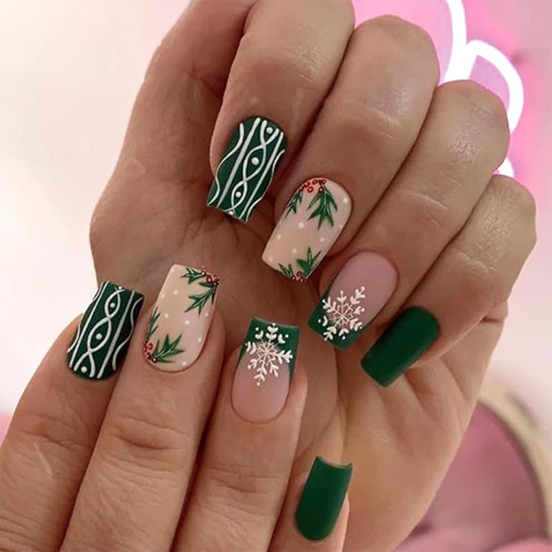 Cute Snowflake Deer Fake Nails Short Square Christmas Press On Nails with Heart Glue On Nails Glossy Winter Xmas Acrylic Stick On Nails for Women DIY