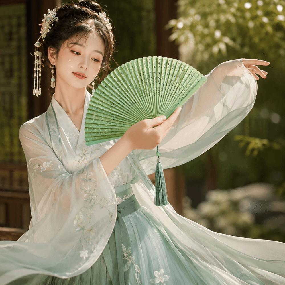 Portable Retro Hand Fan Antique Classical Folding Fan Women's Folding Fan Wedding Decoration