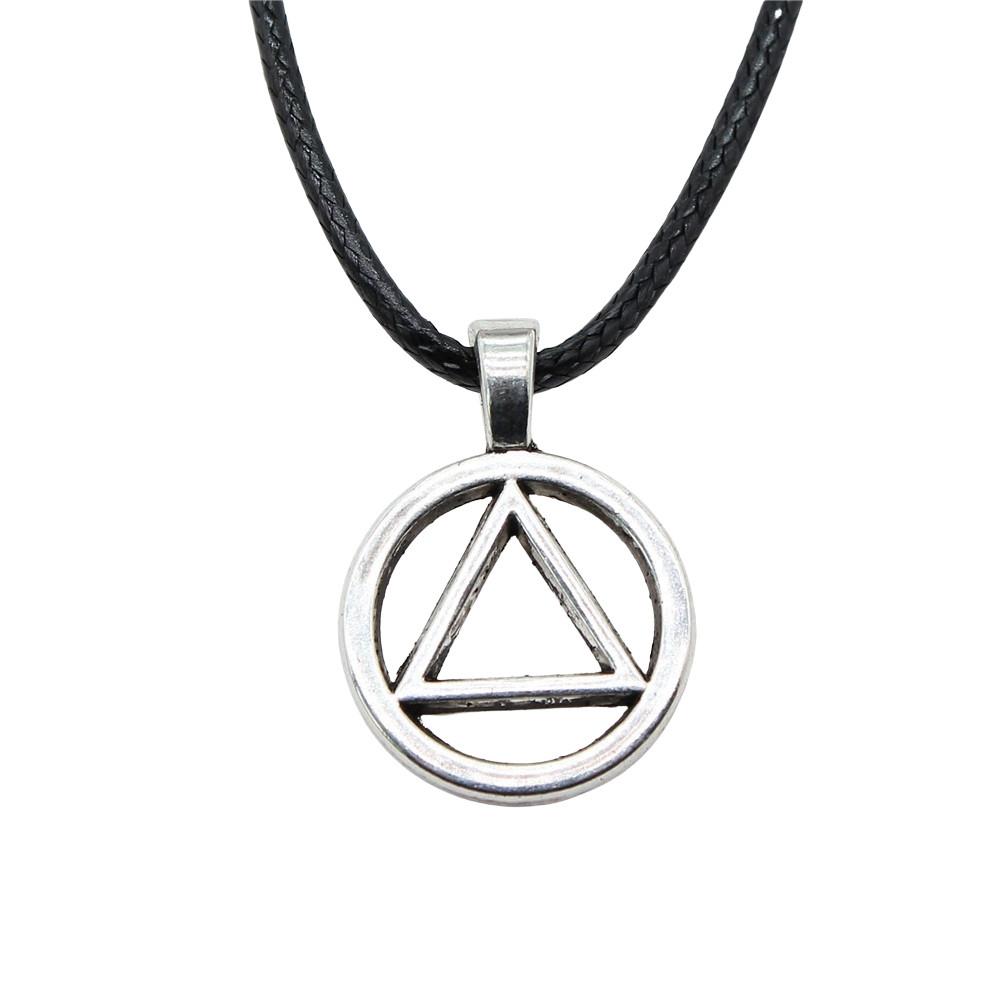 Triquetra Celtic Knot Pendant Necklace Wiccan Occult Protection Jewelry With 45cm Leather Chain