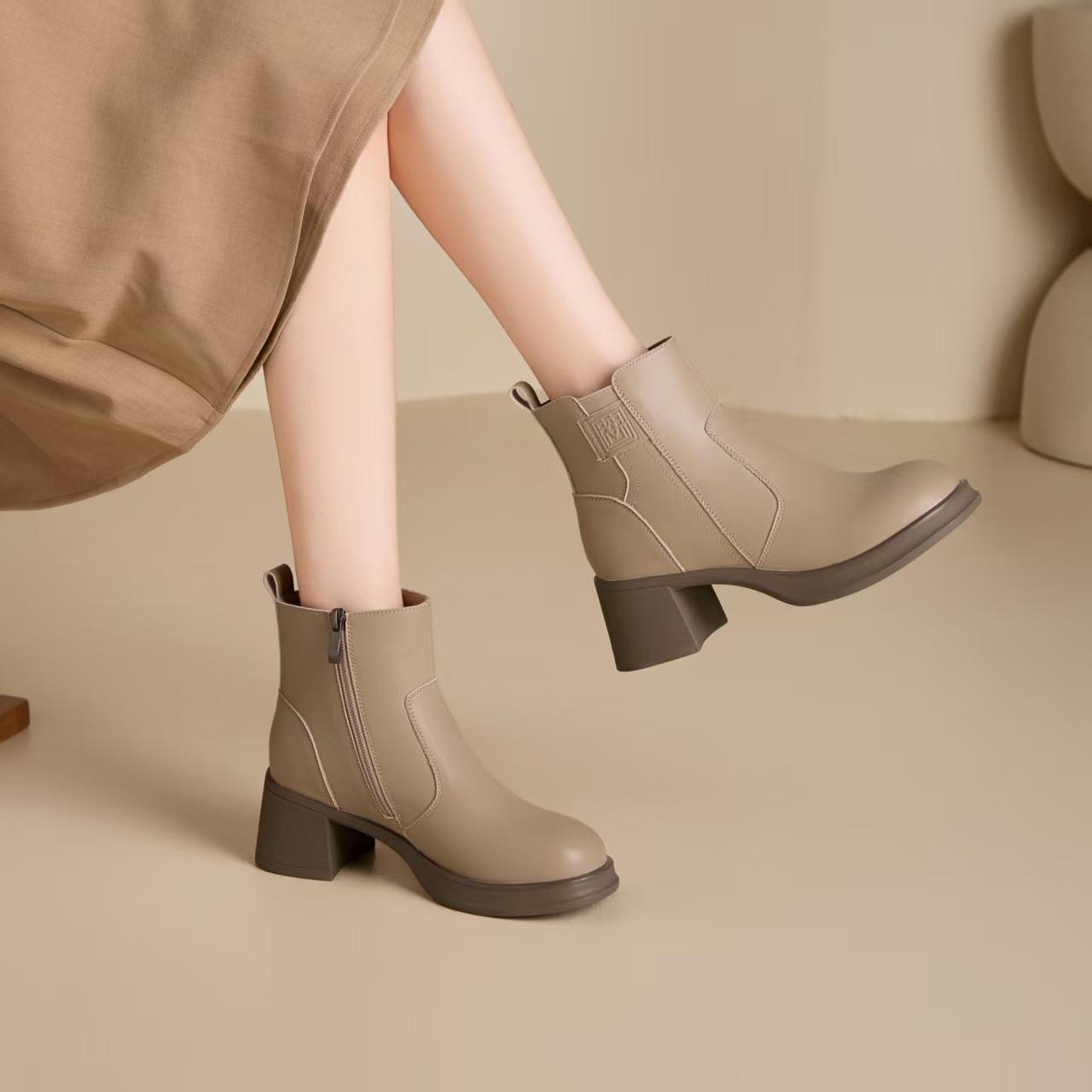 

British leather Martin boots women s 2025 new French Chelsea boots fashion versatile thin boots thick heel short boots 35