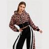 Nuovo maglione corto con zip e cappuccio, stampa leopardata gotica, con pantaloni dritti a stampa leopardata bianca e nera