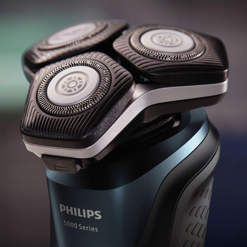 SkinIQ 5000 Series Electric Shaver S5889/71 Electric Blue