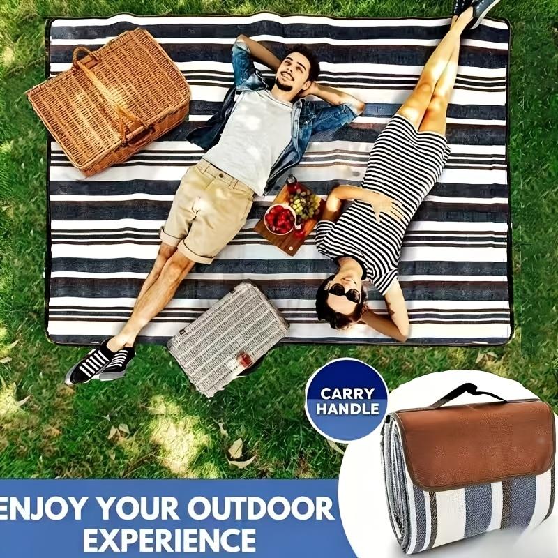 Camping picnic carpet, outdoor picnic mat, outdoor handbag, waterproof sandproof moistureproof mat, very suitable for the beach