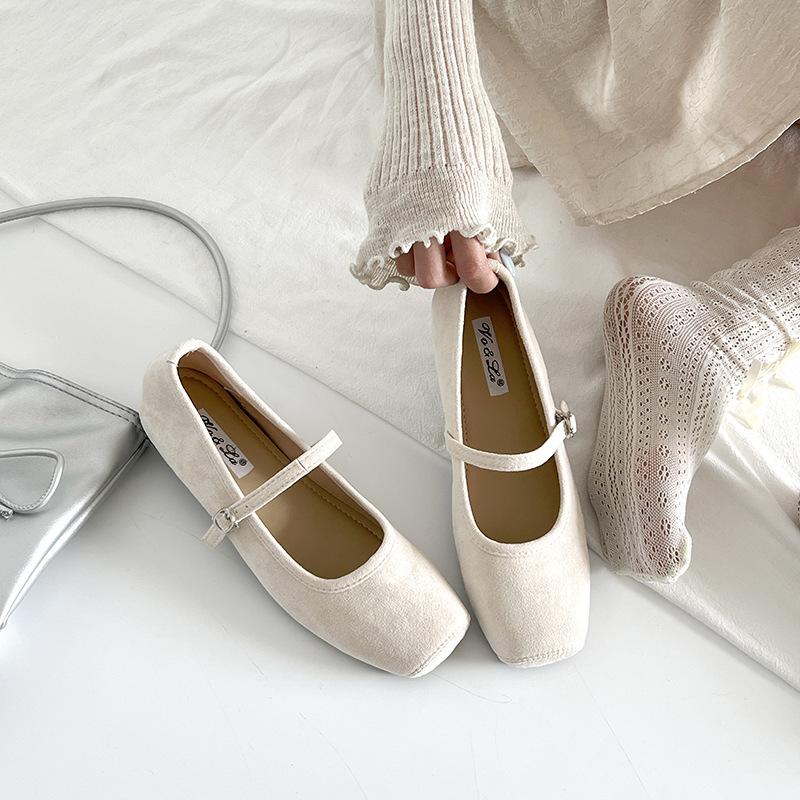 Туфли Мэри Джейн на плоской подошве женская обувь весна и лето 2025 новые с мелким вырезом ремешок с пряжкой вечерние туфли квадратный носок одинарные туфли 40 абрикосовый 2560₽