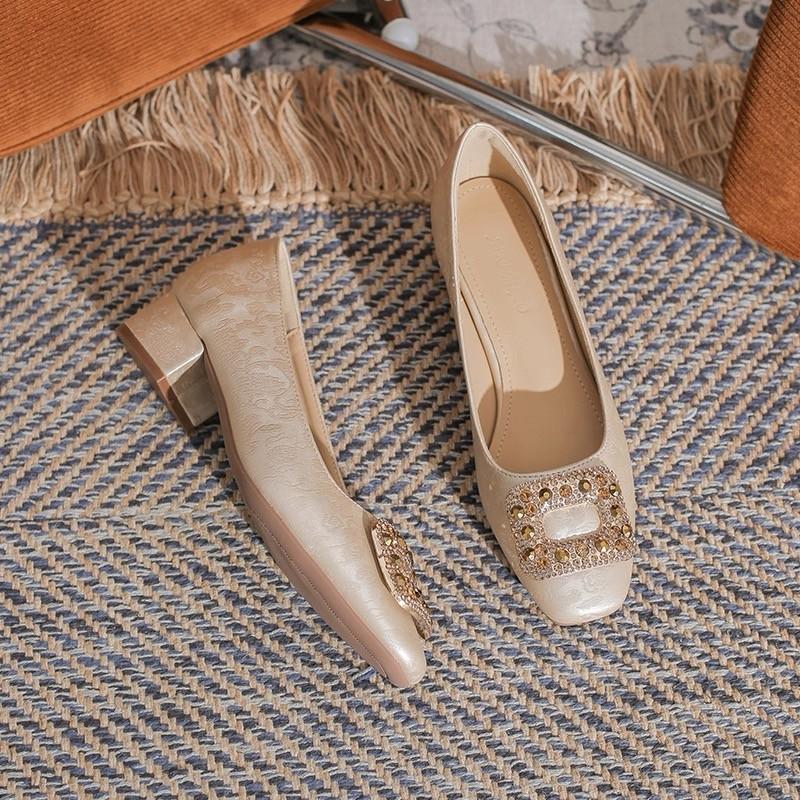 

New French low-heeled square head shallow mouth single shoes women s soft-soled flat shoes design sense niche spring and autumn models 40 шампанського