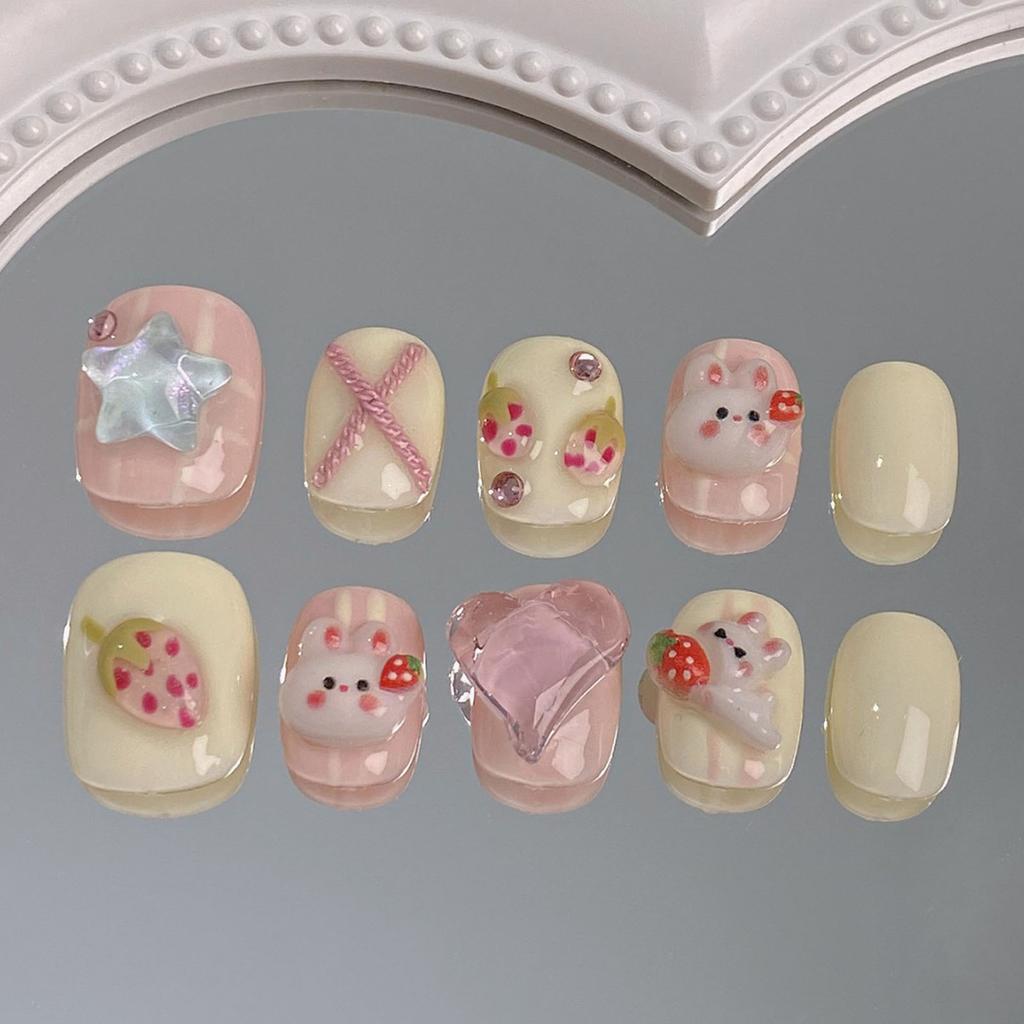 Gentle Pink Short Fake Nails with Rhinestone with Harmless and Smooth Edge Nails for Fingernail DIY Decoration