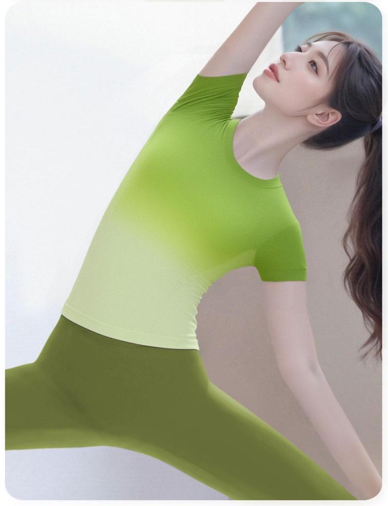 Stunning 2026 Gradient Yoga Suit Set for Women - Short Sleeve, Comfortable, Breathable Sports Top for Outdoor Use