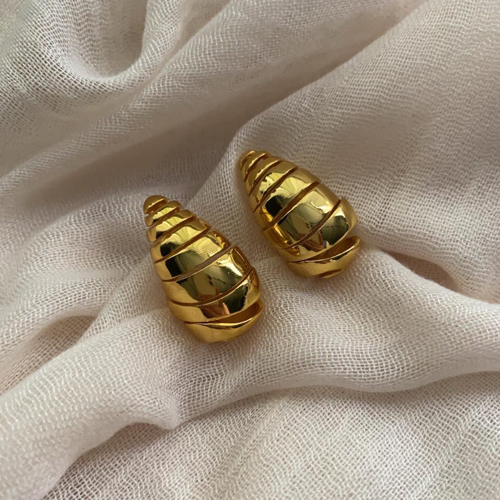 Leichter Luxus Schwerindustrie Diamantbesetzte Diamantförmige Spleiß-Steckohrringe Für Damen, Einzigartiges Designgefühl, Modische Eleganz, High-End