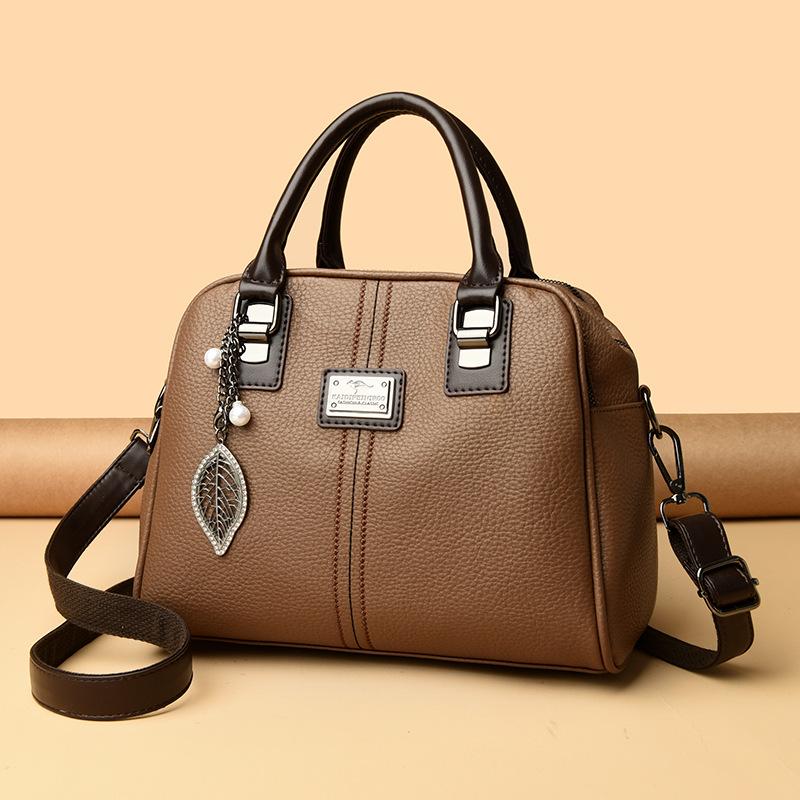 The Crossbody Bag Is Fashionable and Elegant. It Is A Single-shoulder Handbag for Women