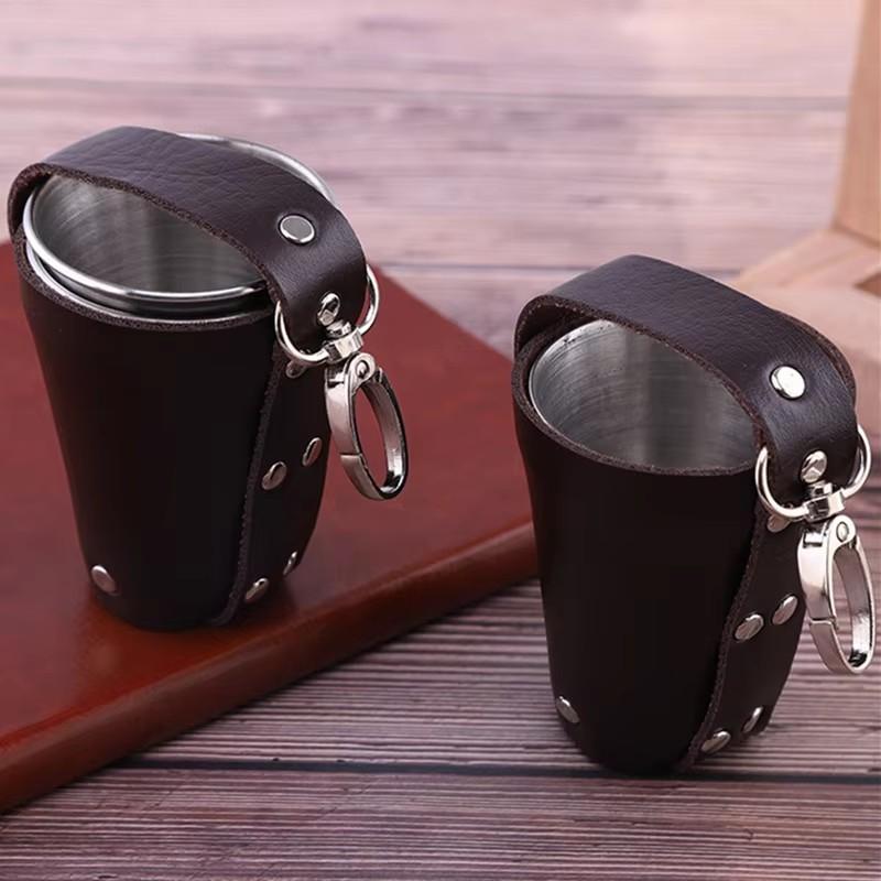 Wodka Spirituosenbecher, PU-Holster Edelstahl Mini-Weinbecher Tragbar 4 Stück 70ml Schnapsgläser Set Outdoor Picknick Trinkwerkzeug