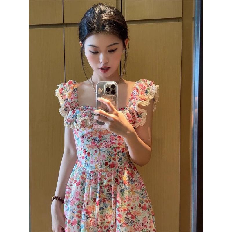 Seaside vacation temperament dress, gentle and chic in summer, small flying sleeves, floral long dress, waist and thin