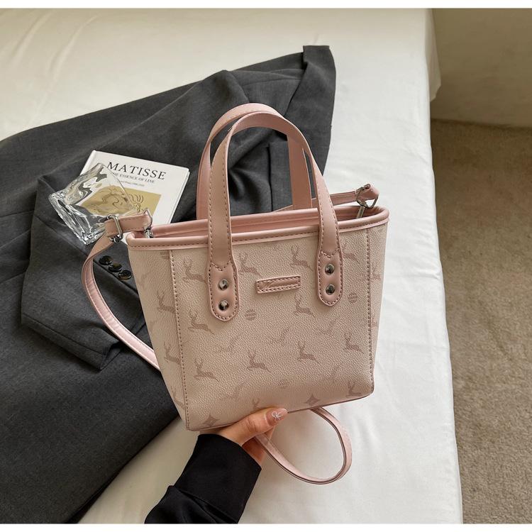 

Fashion printed handbag women s 2025 new high-end texture niche portable bucket bag retro messenger bag розовый