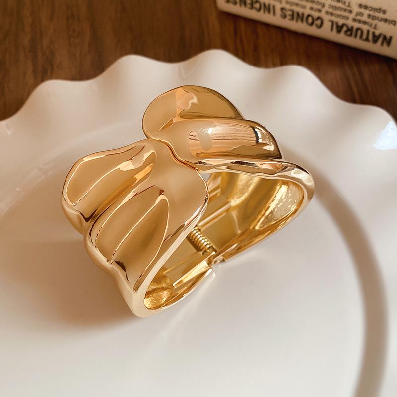 Schickes High-End-Metallarmband: Eleganter, Einzigartiger und Mutiger Damenschmuck