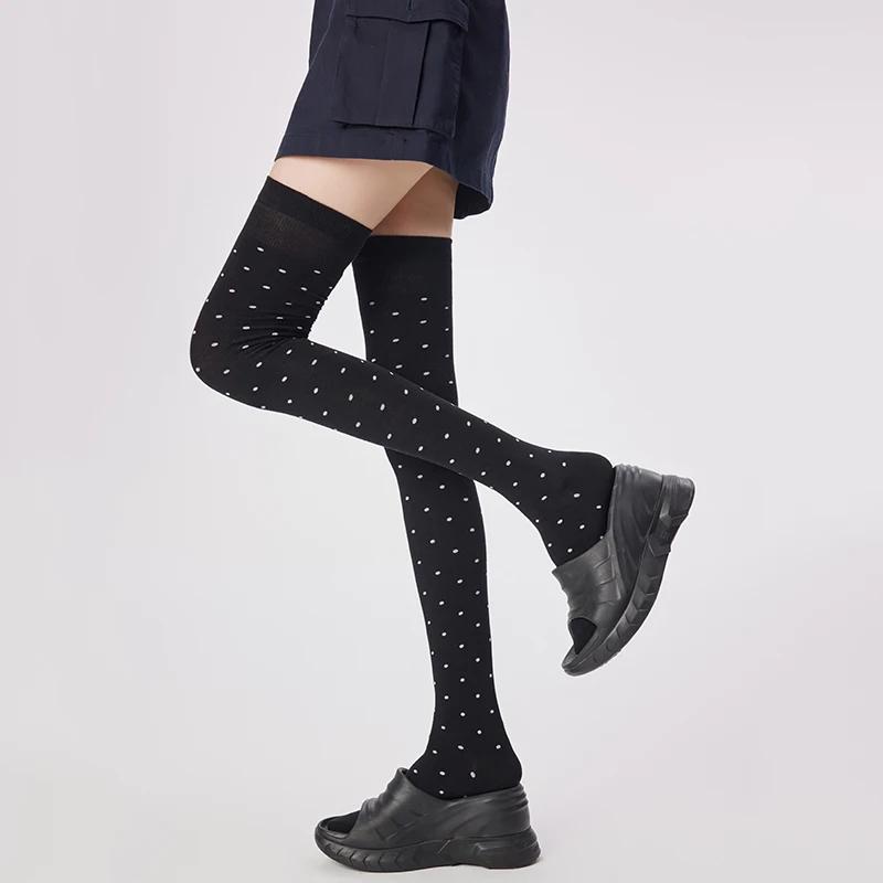 Frühlings Damen Polka Dot Kniehohe Socken Modische Hochwertige Gekämmte Baumwollstrümpfe Geeignet für Damenbekleidung Mit Geschenk