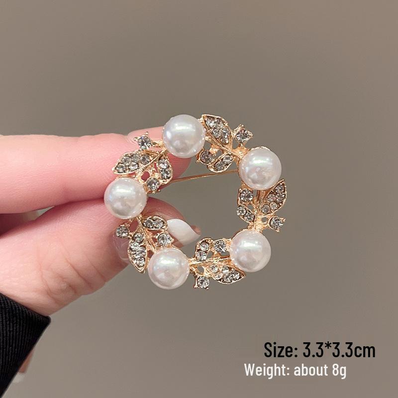 Exquisite Luxus Damen Brosche Anstecknadel Rotes Ahornblatt: High-End Begrüßungsaccessoire